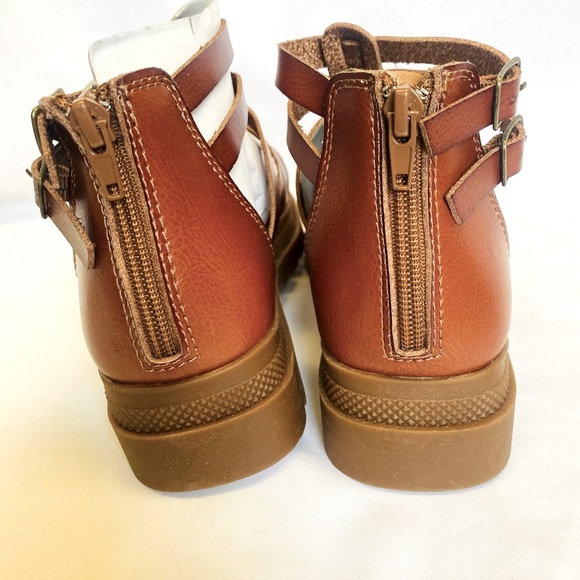 NIB Jellypop Chanelle Comfort Fit Gladiator Sandals in color Cognac Smooth - Picture 4 of 7